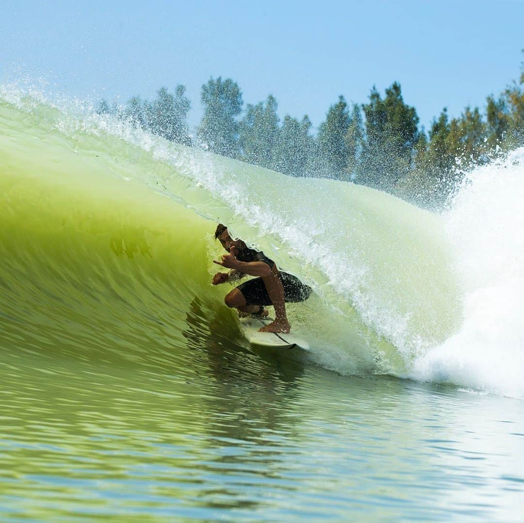 クリス・ヘムズワースさんのインスタグラム写真 - (クリス・ヘムズワースInstagram)「Lucky enough to surf the best wave pool on the planet , big thanks to @kellyslater @wsl for the opportunity !! #wslsurfranch 📷@toddglaser」5月11日 8時50分 - chrishemsworth