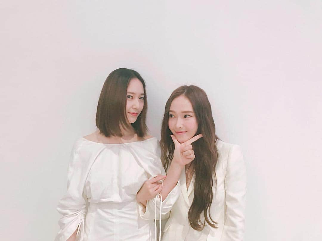 クリスタルさんのインスタグラム写真 - (クリスタルInstagram)「👯‍♀️」5月11日 10時29分 - vousmevoyez