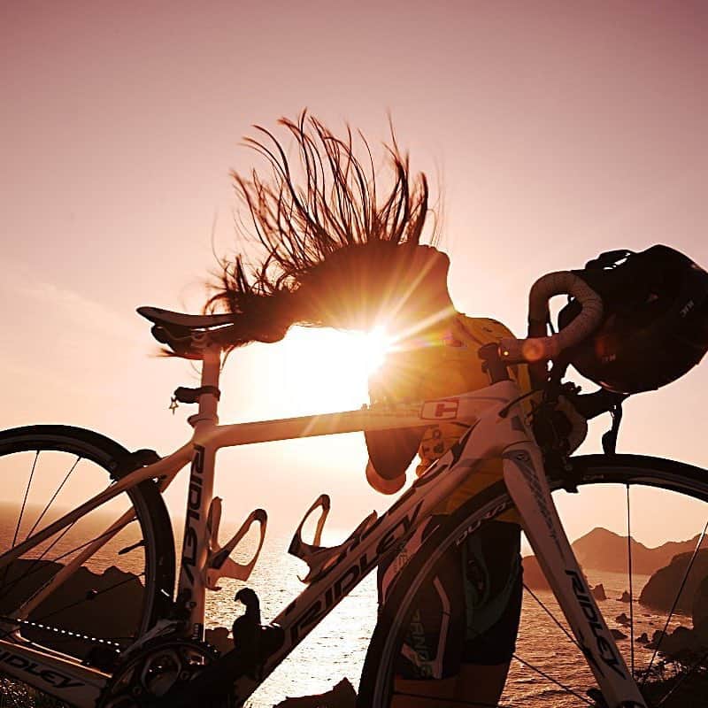 林檎蜜紀さんのインスタグラム写真 - (林檎蜜紀Instagram)「goodmorning🌞 アーティスティックに躍動感をテーマに撮ってみました😃が！髪の毛がすごいことに（笑） #sunset  #followalways #フォローミー #いいねして #bikegirl #kawii #Japanesestyle #me #prettygirlsonbike #sexyandbicycle #fixiegirls #cyclist #cyclingphotos #beautyofcycling #lovesport #hjcヘルメット  #hjcsports  #ロードバイク女子」5月11日 10時53分 - ringo_mitsuki