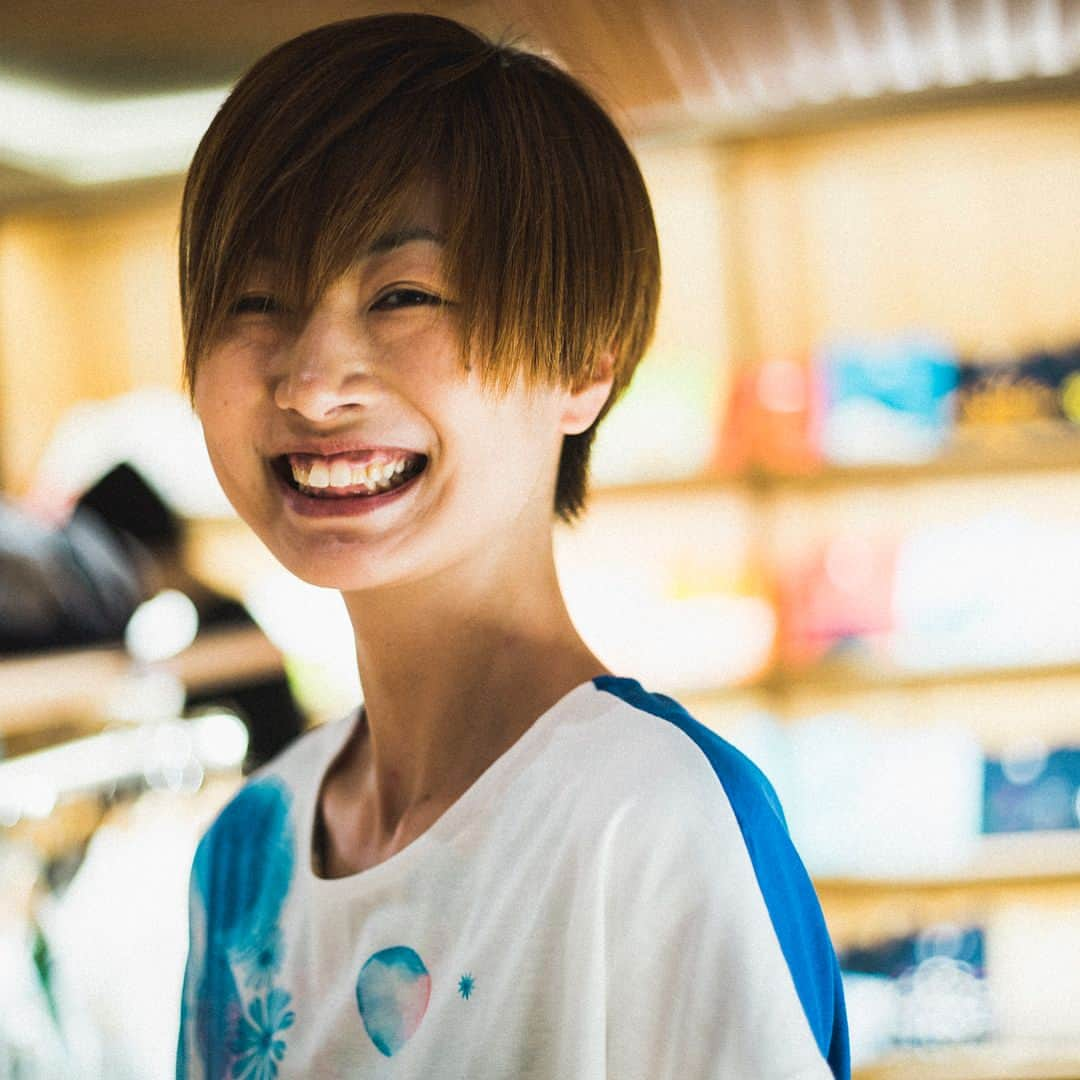 narafamily | ならファミリーさんのインスタグラム写真 - (narafamily | ならファミリーInstagram)「グラニフ（3Ｆ）ならファミリー店スタッフ . 袖口がゆったりとして、リラックス感あふれるシルエットのボックスタイプのTシャツ。 ゆらめき漂うクラゲと幼生(エフィラ)が夏を涼しく演出してくれます。 . レディースTシャツ　￥2,700 . #奈良ファミリー #ならファミリー #narafamily #narafa #ならファ #fashion #wear #coordinate #instafashion #ootd #今日のコーデ #earlysummer #初夏 #Tシャツ #DesignTshirtsStoregraniph‎ #グラニフ」5月11日 12時12分 - narafa.jp