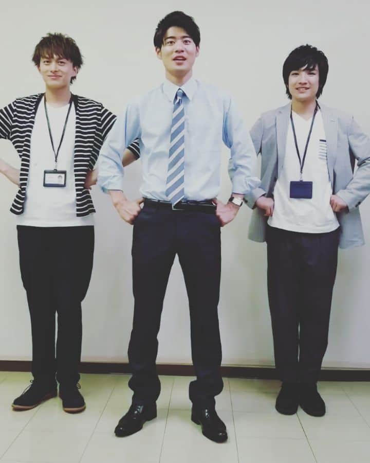 TBS「あなたには帰る家がある」のインスタグラム：「第5話をご覧いただいた皆さま、ありがとうございました🙇🌹 つーじーが「僕、幸せです。でも…さみしい」と言うので3人で撮りました😆 #あなたには帰る家がある #あな家 #ボイメン #BOYSANDMEN #辻本達規 #つーじー #小林豊 #ゆーちゃむ #本田剛文 #ほんでぃー #ボイメンはいつも全力っ🙌🙌🙌 ※声ありで再投稿しました。コメントしていただいたみなさん、投稿削除してすみませんでした…🙇🙇🙇Instagram素人、さえこPのミスです。」
