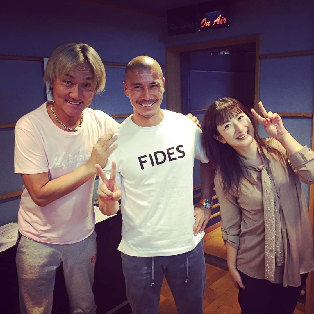 近藤岳登さんのインスタグラム写真 - (近藤岳登Instagram)「Kiss FM KOBE 「Viva la radio」 金曜日 15:00 〜 16:00 KOBE 89.9  HIMEJI 77.6 radiko.jp 「Viva la radio」始まるぜーーー！！ ターザン山下さんにやっと会えた！！ 兄さんよろしくお願いします！！ #kissfmkobe#vivalaradio#ターザン山下#珠久美穂子#キスナー#メッセージ#リクエスト#たくさん送ってね#ラジオ#可能性は無限だ#オシャレも無限だ#FIDES#fides#吉本坂46#毎日1票#プロフィールから飛べるからね#生に涯あれど名に涯はなし  http://www.kiss-fm.co.jp/viva/  https://yoshimotozaka46vote.com/vote.php?id=0067」5月11日 14時33分 - gakuto_kondo