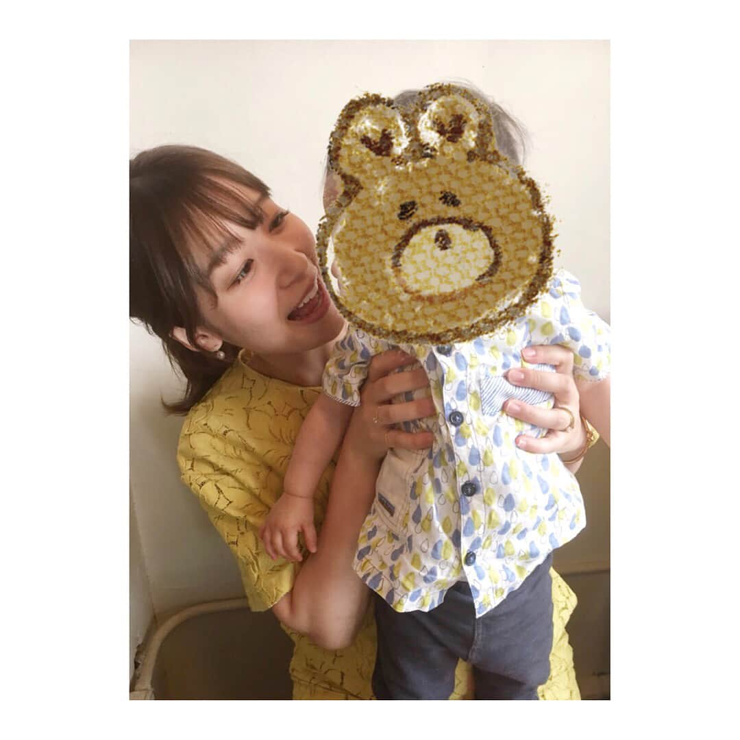 吉田明世さんのインスタグラム写真 - (吉田明世Instagram)「そうです！ 小熊美香さん♡ 久しぶりにお会いできました！ そしてずっと会いたかった 小グマくんにも🐻💛 ランチの後は お散歩して公園でのんびりお話☻ 小熊さんのような 穏やかで優しくて 愛情あふれる母になりたいです🙋‍♀️ #小熊さんと子グマくん #ますます素敵な女性に #子グマくんの笑顔にやられました #1枚目は抱っこ紐の中でお昼寝中 #2枚目から目が覚めた子グマくん #🐻❤️」5月11日 18時15分 - akiyo0414