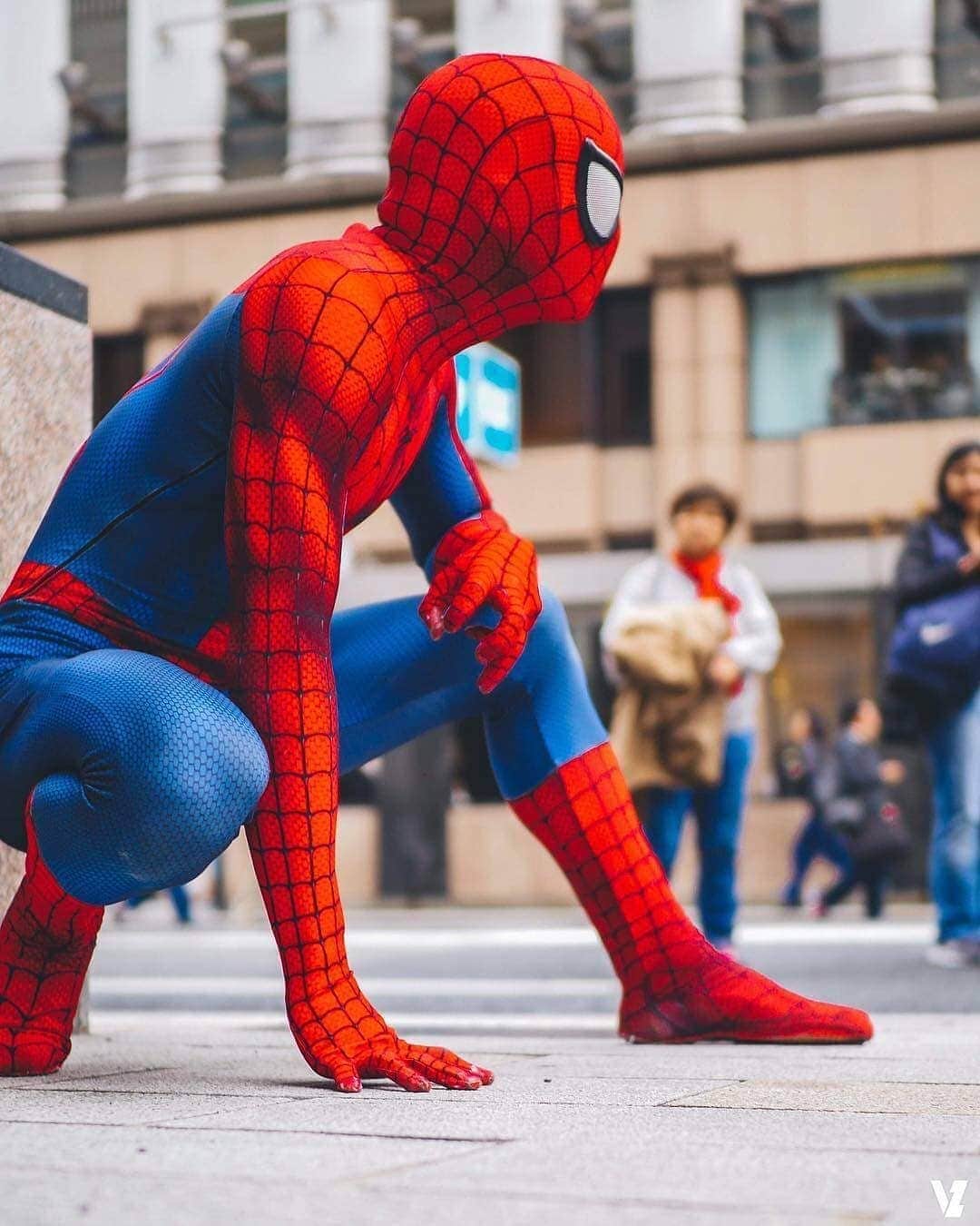 Japanese Spidermanのインスタグラム：「大したことはしていない。  スーツを着れば誰でもヒーローになれる。  ただ継続しているだけ。。。 土日祝日、GWもお盆も年末年始も、真夏でも真冬でもお構いなくスパイダーマン。  今ではそのタフさが自分の強み。  #週末ヒーロー#スパイダーマン#マーベル#アベンジャーズ#銀座#spiderman#marvel #cosplay #コスプレ#一眼レフ#ヒーロー」