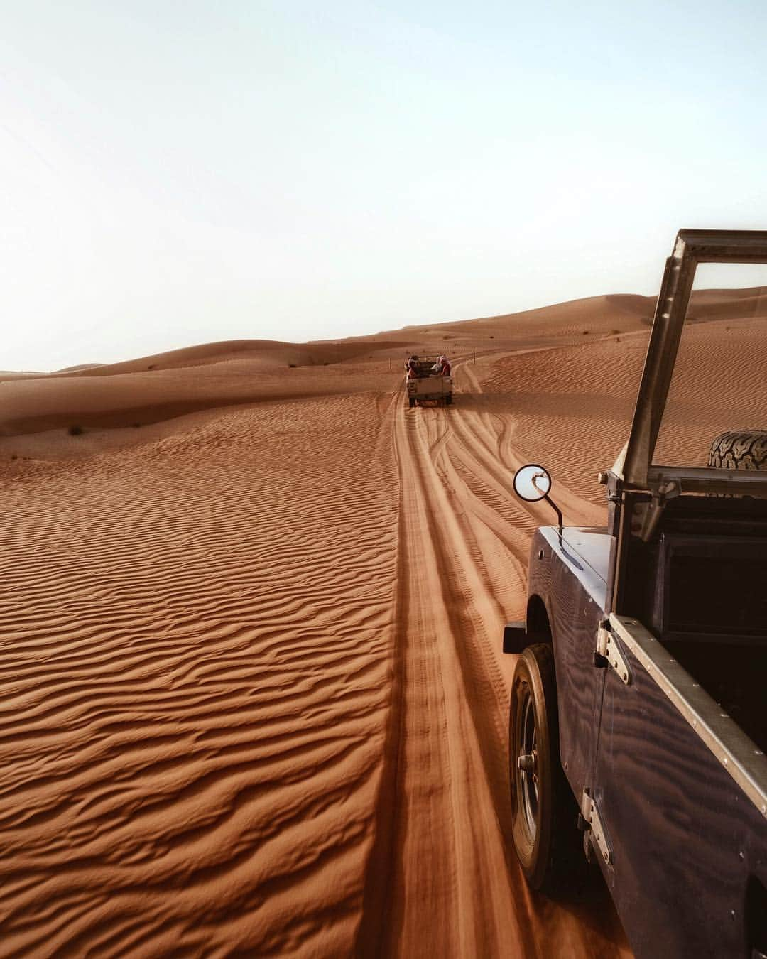 adamのインスタグラム：「cruising through the dubai desert was so much fun w/ @visit.dubai and @platinumheritage  p.s if you look closely in the mirror you can see my camera!  #visitdubai」