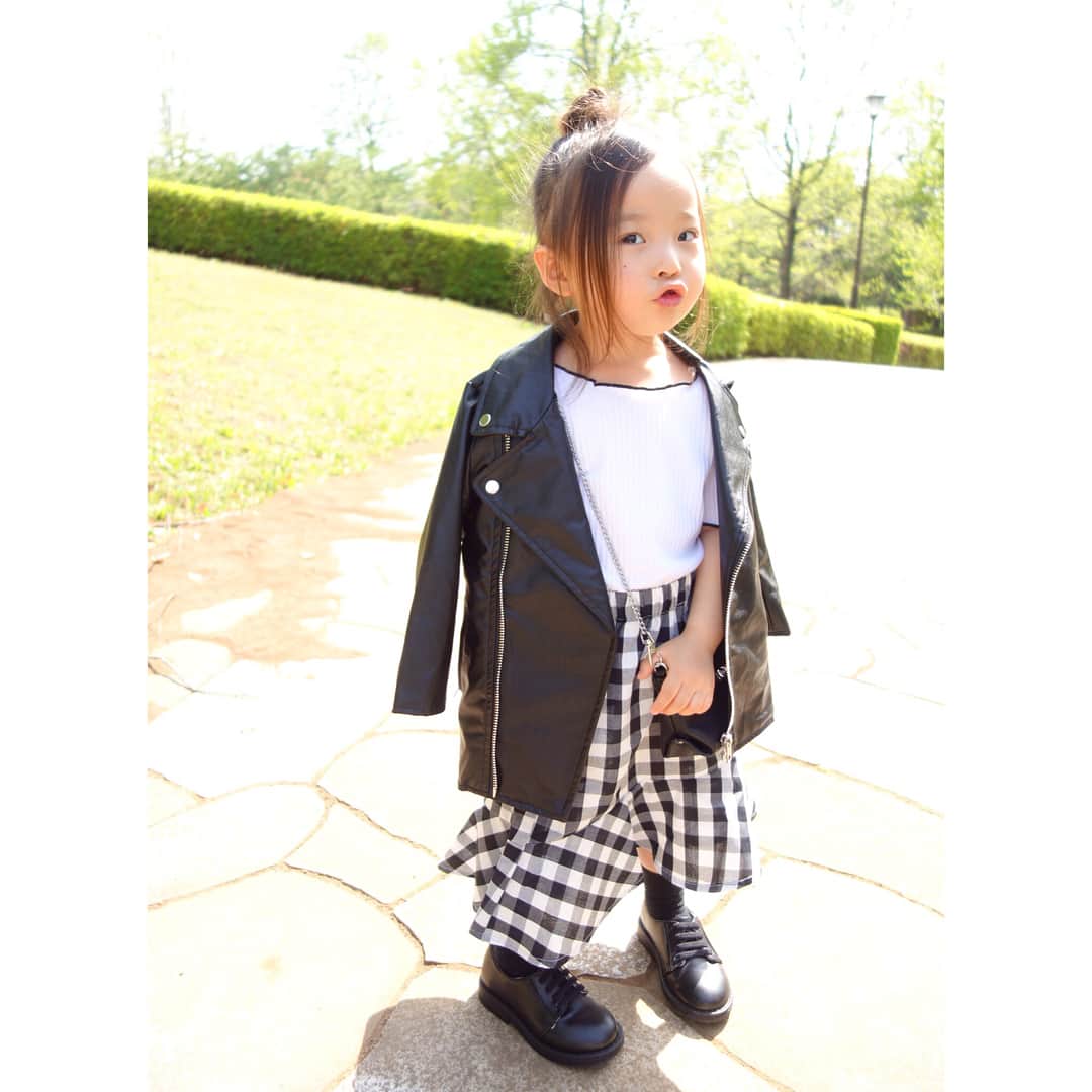 Saraさんのインスタグラム写真 - (SaraInstagram)「⠀ coordinate♡ ⠀ ライダース & テレコメロウで 親子でおそろい☺︎ ⠀ サラの ライダース・トップス・スカート と わたしのトップスは 全て @ciaopanictypy のものです♡ ⠀ おそろいアイテムが たくさんあってかわいい❥ ⠀ #ciaopanictypy #チャオパニックティピー #ティピーコンテスト #ootd #outfit #kids #kidsfashion #kidscode #kidsootd #kidswear  #kidsstyle #girl #ad #親子リンクコーデ #リンクコーデ #母の失態をブログに書きました」5月11日 21時10分 - sarasara718
