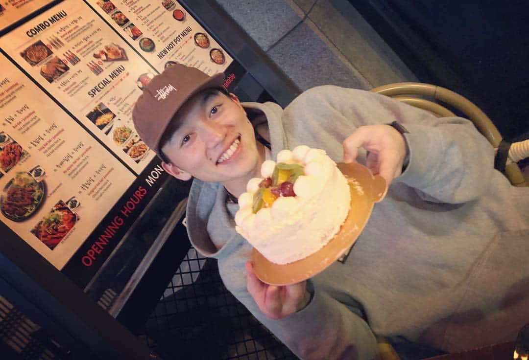 のインスタグラム：「23歳になりましたー！！ 沢山のお祝いのお言葉ありがとうございます✨ 変わらず元気いっぱいやっております！  ハッキリと見えている自分の目的へ向かって着実に一歩一歩進んで行きたいと思います！」