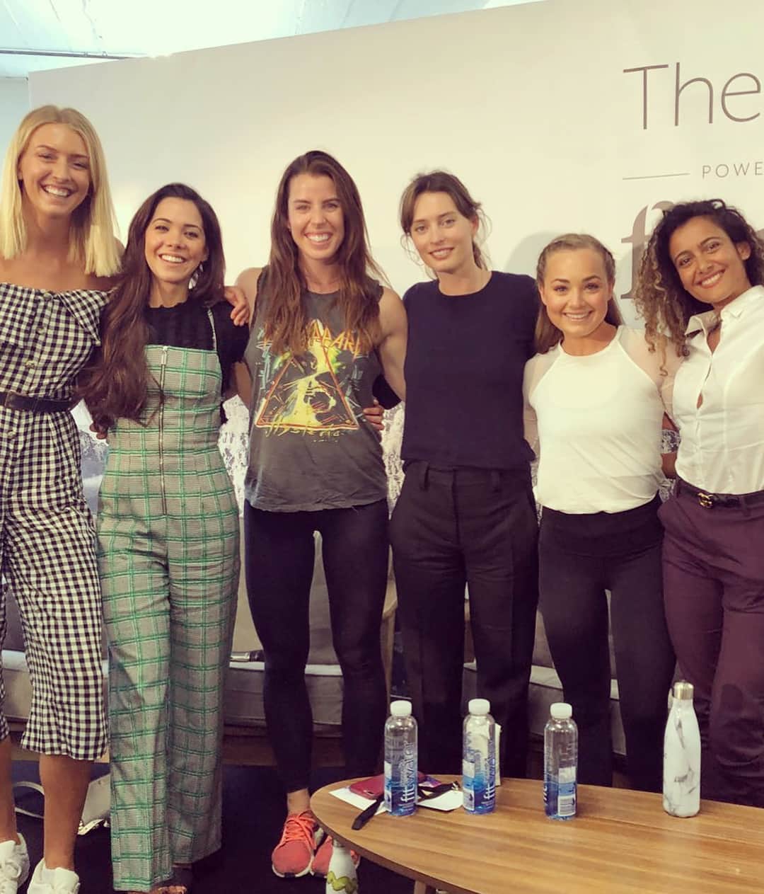 Zanna Van Dijkさんのインスタグラム写真 - (Zanna Van DijkInstagram)「Balance Festival Day One ✅ What an awesome day!!! I had so much fun talking and cooking alongside some pretty damn inspiring humans 🙏🏼🙌🏼 Swipe right to see just a handful of them ➡️ I can’t wait to do it all over again tomorrow! This is my schedule: 1️⃣ 10.30am Finding Your Fitness with @jayrayfitness @twicethehealth @faisalpmafitness 2️⃣ 4.30pm Plant Based Eating with @venetiafalconer @nataliabojanic 3️⃣ 6pm Mainstage Workout with @healthychefsteph 💦 If you see me please say hey, I don’t bite! ❤️ #balancefestival」5月12日 4時18分 - zannavandijk