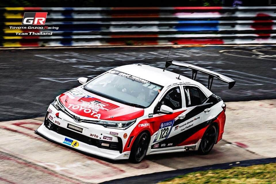 Toyota team thailandさんのインスタグラム写真 - (Toyota team thailandInstagram)「ไทยแลนด์ สู้ๆ 🇹🇭✌🏻 TOYOTA Gazoo Racing Team Thailand กับการแข่งขัน ADAC Zurich 24h Race Nürburgring 2018 ผล Quality ในรุ่น SP3 รถ Corolla Altis หมายเลข 122 ได้ลำดับที่ 6 และ 123 ได้ลำดับที่ 3 ในรุ่นครับผม โดยมีรถที่เข้าร่วมแข่งขันทั้งหมด 150 คัน เชียร์ทีมสัญชาติไทย ได้ที่ http://www.nuerburgring.de/24h-live ออก start 21:30 เวลาไทย วันนี้!!! ชมกันมาราธอนยาวๆ ไป 24h เลยครับผม #TeamWork #TOYOTAteamThailand #CheerThai #ThaiPride #ไม่เชียร์ไทยแล้วจะเชียร์ใคร #แข่งรถ #นักแข่ง #ทีมคนไทย」5月12日 16時26分 - toyotagazooracingteamthailand