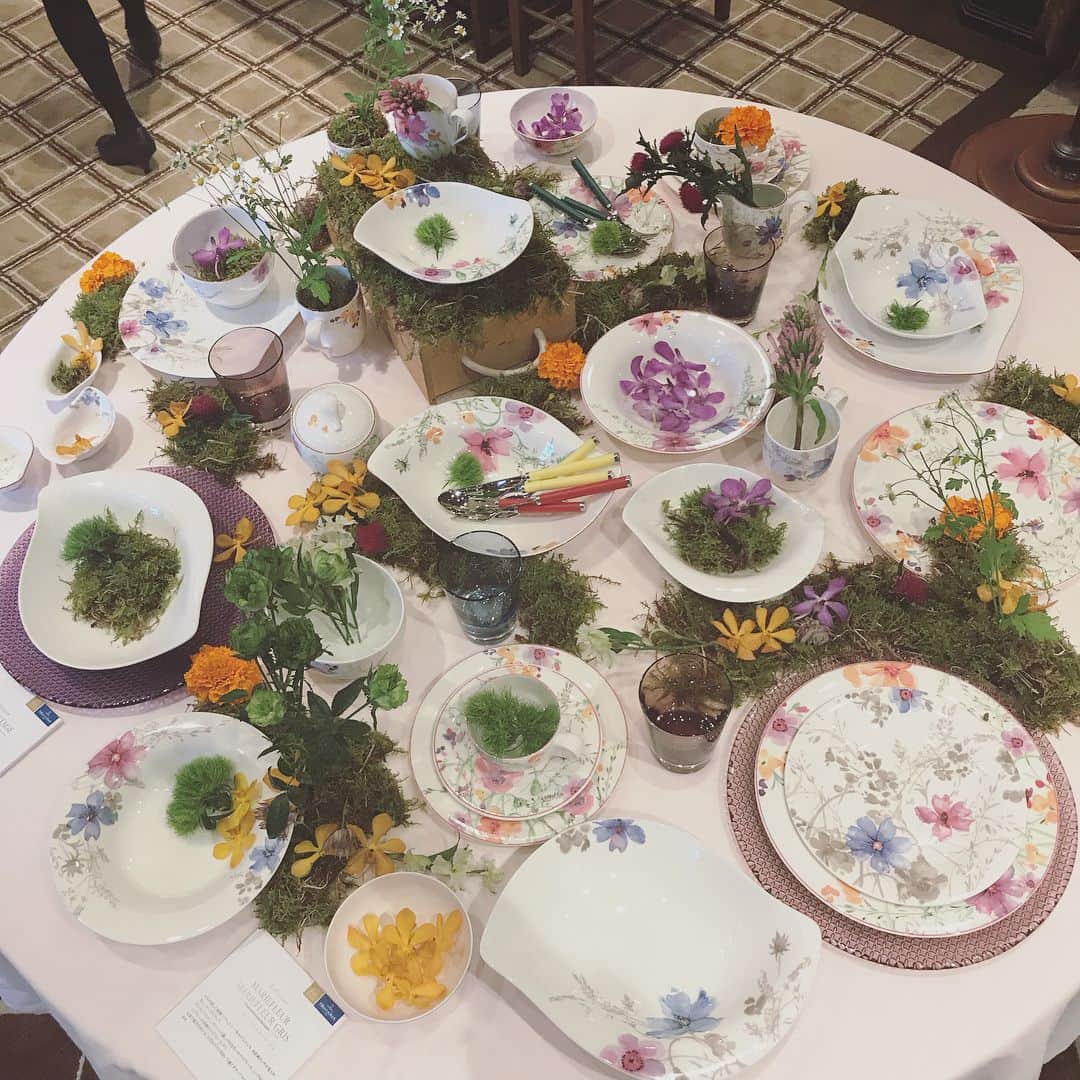 畑野ひろ子さんのインスタグラム写真 - (畑野ひろ子Instagram)「東京ガーデンテラスで行われた @villeroyboch の発表会にお邪魔してきました！ 食器とお花のコラボレーションがとにかく素敵でした！！ ずっと気になっていたニューウェイヴシリーズ、やっぱり欲しい！  #villeroyboch #ビレロイボッホ #ニューウェイブ」5月12日 17時10分 - hiroko_hatano_