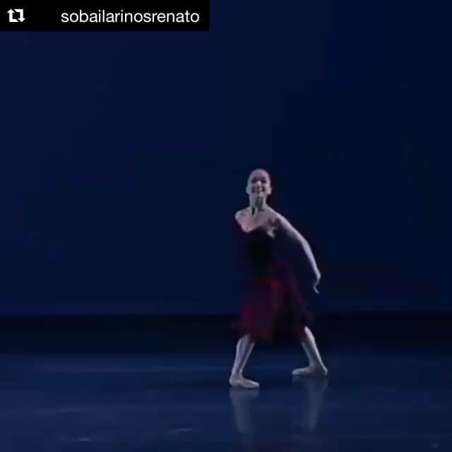 ミコ・フォガティのインスタグラム：「The most tiring minute of my life!! Haha 🙈💃🏻」