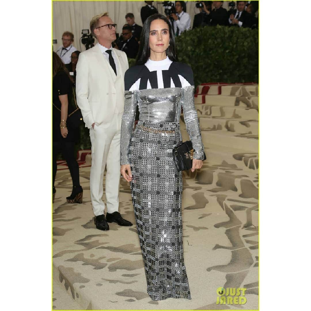 ジェニファー・コネリーのインスタグラム：「Met Gala 2018! @paulbettany @louisvuitton #jenniferconnelly #metgala」