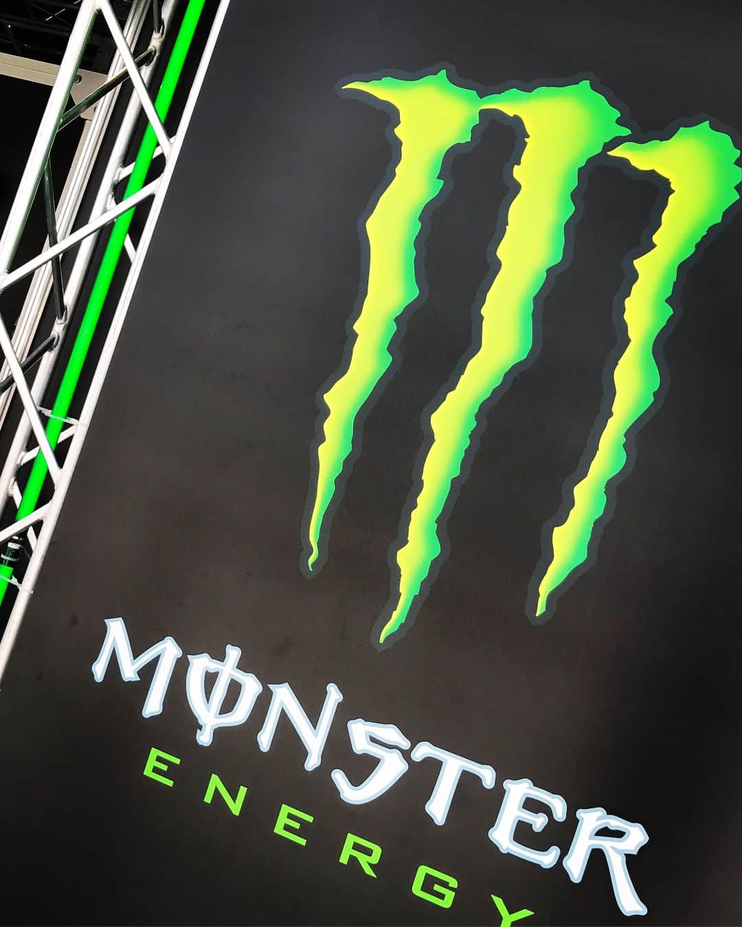 佐藤美央里さんのインスタグラム写真 - (佐藤美央里Instagram)「💃💓 #edcjapan #edc2018 #monstergirl #monsterenergy #instagood #ig_japan #fes #carnival #japan #model」5月12日 15時54分 - miori_sato14