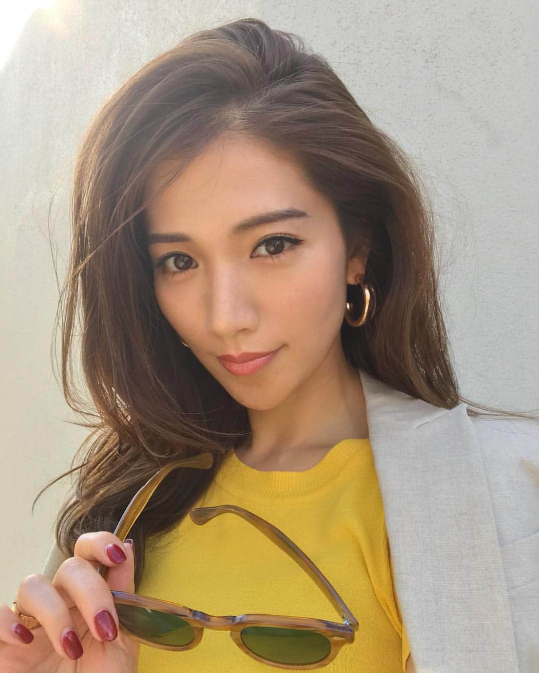 のインスタグラム：「hello🌼 イエローのトップに合わせて RMKのイエローアイシャドウを使ってみました☺︎ ・ #love #makeup #rmk #happy #cosmetics #instabeauty #instagood」