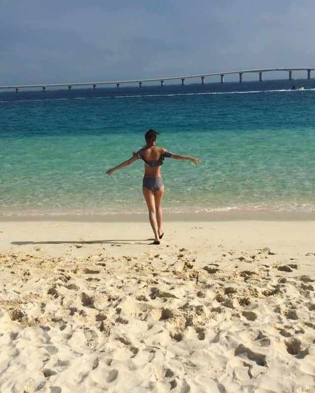 澤井玲未のインスタグラム：「#beach#beachlover#sea#sealover#summer#summergirl#miyakojima#familytrip#seasounds#whitesand#swimwear#170cm#model#japan#tokyo#blue#モデル#東京#旅行#水着#tstylemanagement#girl#followme#instagood#instalike#宮古島#ビーチ#海#澤井玲未」
