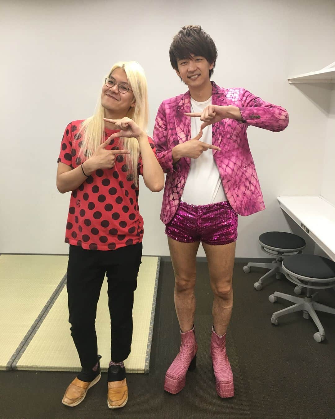 のインスタグラム：「‪人の衣装を着させてもらおう‬ ‪ZAZY編‬ ‪#コマンダンテ石井‬ ‪#ZAZY‬ ‪#インナーは自分の‬ ‪#ズボン短すぎて恥ずい‬ ‪#パンツ一丁の気持ち‬ ‪#パンツ一丁より恥ずい‬ ‪#ZAZYすげぇな‬ ‪#次は誰に着させてもらおうか‬」