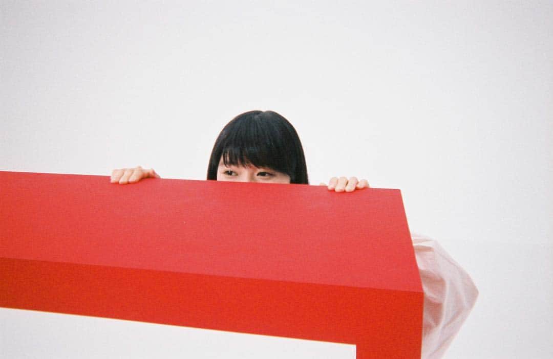 芳根京子さんのインスタグラム写真 - (芳根京子Instagram)「ちらり。  #film #TOYOTA #TConnect」5月12日 18時40分 - yoshinekyoko