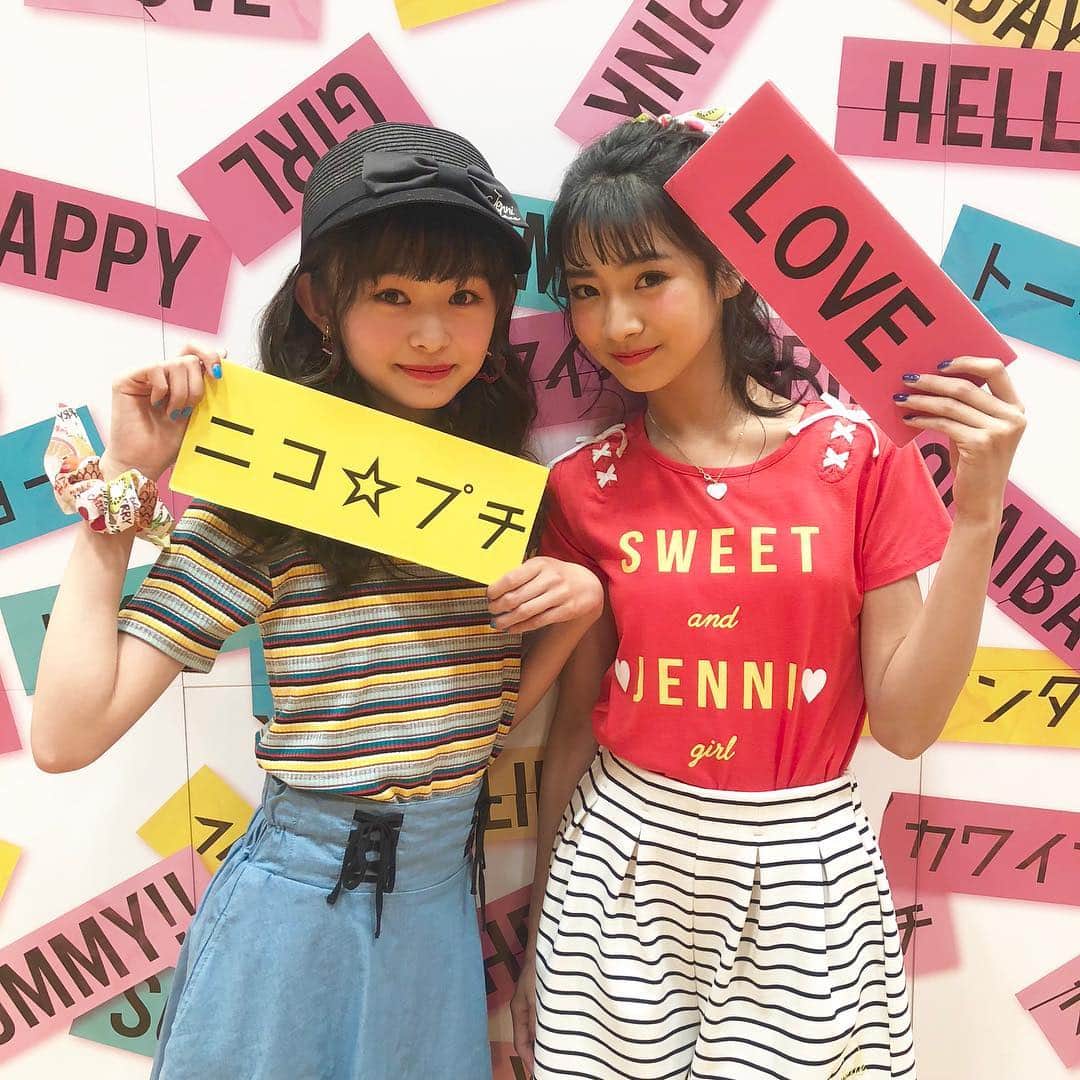 ニコ☆プチのインスタグラム：「アンナはレースアップ、 キノンはマルチボーダー！ 夏は「Tシャツ」の出番だよね💕 . 6/22発売のニコ☆プチ8月号のプチスタグラムでは、みんなの「Tシャツコーデ」を大募集します☆ 夏のマストアイテム、Tシャツを使ったおしゃれコーデを見せてほしいな！ 8月号になるので、なるべく夏っぽく撮ってください🍉 シンプルに着るも良し、レイヤードするも良し、 小物でおしゃ見せするのも良し👌 みんなのコーデ楽しみにしてるよ💋. . しめきりは、5月23日(水)20時まで☆. . 人物が写っていなくても、お洋服だけでもOK！ おしゃれに写真を撮ってみてね♡ くわしい方法は、下↓をチェック！. . 1. @nicopuchi_official をフォロー☆ 2. #ニコプチ_Tシャツ のハッシュタグをつけて写真をアップするだけ！. . ※幼稚園〜新小6までのコが対象です。(男女問わず) ※ハッシュタグはお間違いのないようにお気をつけください。 ※ニコ☆プチ誌面に写真が掲載される点をご了承ください。 ※編集部からの連絡は、ダイレクトメッセージで送らせていただきます。  #ニコプチ_Tシャツ #ニコプチ #プチスタグラム」