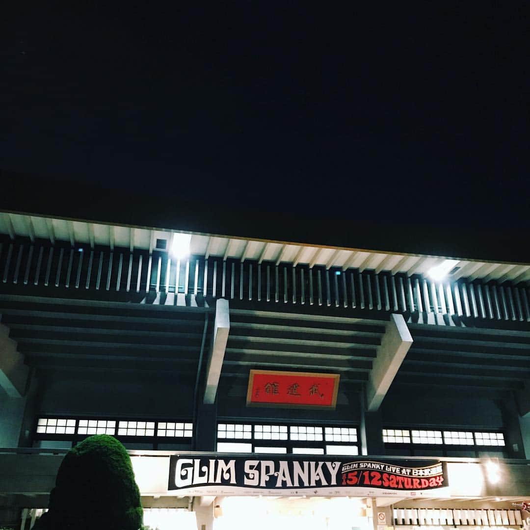 千葉雄大のインスタグラム：「GLIM SPANKY本当に最高だった。 学生時代に想いを馳せたり、なんだかんだあって2回泣いた。また明日から頑張ろうって前を向けた。本当に大好きです。音楽があってよかった。最高な1日だった！」