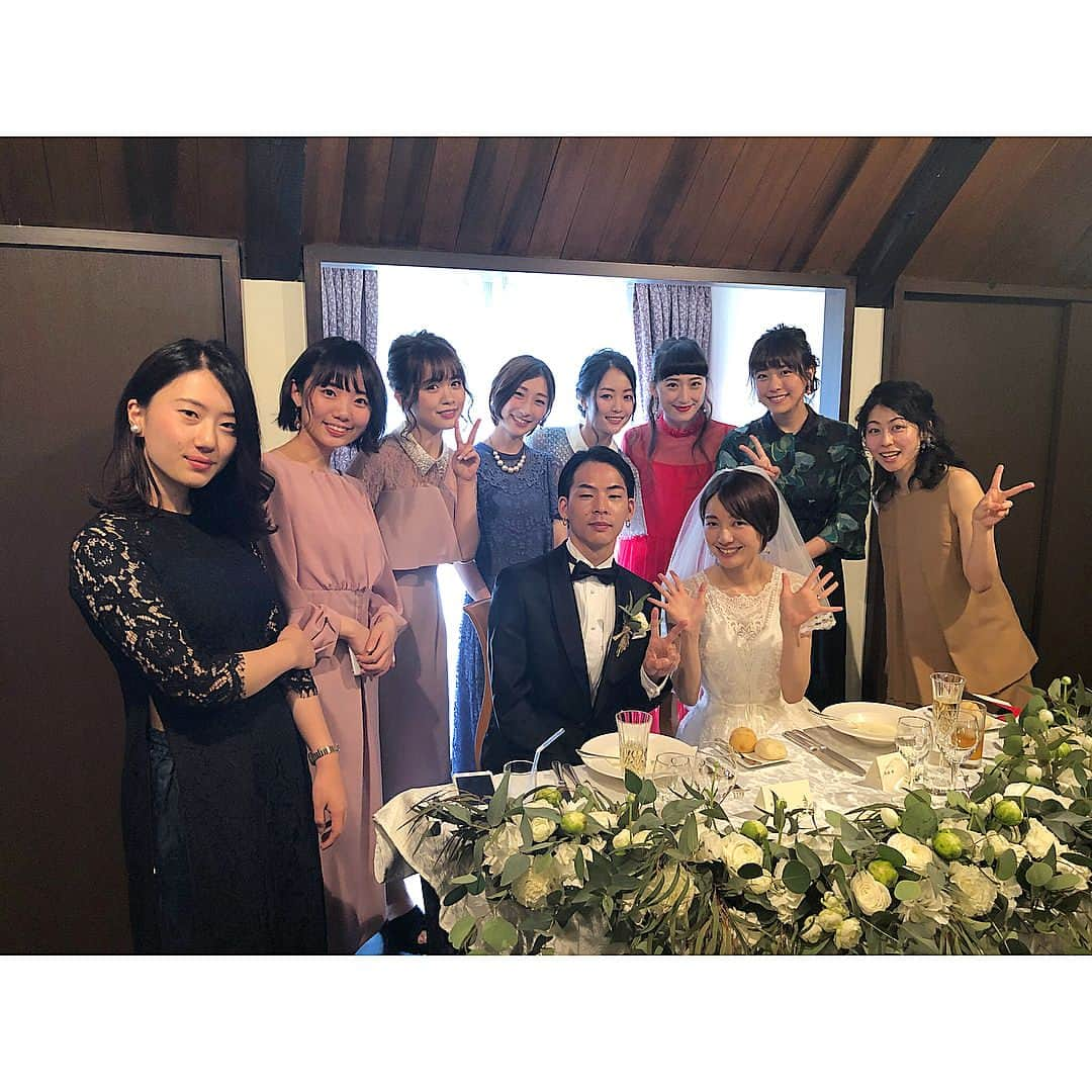 菅本裕子さんのインスタグラム写真 - (菅本裕子Instagram)「今日は初めての結婚式👰🤵！﻿ ﻿ だいだい大好きな編集者の塩谷さん @ciotan の結婚式に行ってきました！💓﻿ ﻿ 初めての事でドキドキ、、！﻿ 何着て行ったらいいかも分からず、昨日急いで探して、、！でもどこにもドレスっぽいの無くて😭﻿ ﻿ たまたま渋谷の#MODI に入ったら、ドレス売ってて！#グレイスコンチネンタル っところ！めちゃ可愛かったし、ちゃんとした？というか、お値段もしっかりしてる雰囲気だったから「今後こういう機会増えるだろうし、１着良いものを買っておこう、、！ゆうこすももう大人だからね、、！！」と、ワンピ、バック、靴の３点セットをレジに持って行ったら、﻿ ﻿ ･:*+.\(( °ω° ))/.:+はわはわはわ！！！！！﻿ ﻿ ってなるくらい高かったけど、店員さんゆうこすファンだったし、勢いで買いました！！！！！！まあドレスはずっと着れるし😘！﻿ ﻿ スタイル良く見えるしビジュー可愛いし大人っぽピンクが最高、、！靴とバッグはキラキラ！けど、安っぽいキラキラじゃなくて、ほんと繊細なデザインで品の良いキラキラで素敵すぎる、、！﻿ ﻿ ヘアセットは朝から #spica に行って、アケミさんにヘアセットしてもらったよ！💓﻿ 顔周りだけ残して、残りは全部まとめてもらった❤︎﻿ ﻿ -------------------﻿ ﻿ 塩谷さんと出会ったのは、去年の今頃かな？﻿ 最初はツイッターで知って、その後すぐにお仕事で会って！﻿ ﻿ Twitterをバズらせるプロな塩谷さんですが、﻿ ﻿ バズらせる為に、フォロワーを増やす為に、SNSで人気になる為に、、必要な事はただ一つ。どれだけ"相手の気持ちになって考えられるか"なんです。ゆうこすはそう思います。だから塩谷さんは、パワフルで明るくてめちゃ強そうですが本当に優しくていつも周りの人の気持ちを考えてくれてる。つまり女神です。﻿ ﻿ 会う人みんなを幸せにする塩谷さんが大好きです！﻿ ﻿ 本当におめでとうございます！！✨✨﻿ （旦那様がイケメンすぎてみんなでキャーキャー言ってましたw）﻿ ﻿ --------------------﻿ ﻿ ゆうこすは初めての結婚式だったんだけど、みんなはどう？行ったことある？🤔﻿ ﻿ どこでワンピ買ったか聞きたいな〜！！(笑)﻿ 教えて〜！！﻿ ﻿ #結構式 #結婚式コーデ #結婚式ヘアアレンジ #結婚式ヘアセット #結婚式ヘア #ヘアアレンジ #まとめ髪 #ミニドレス  #グレイスコンチネンタル #グレースコンチネンタル」5月12日 23時33分 - yukos0520