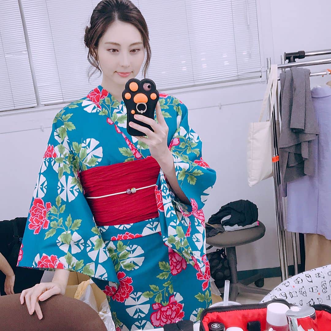 大塚まゆりのインスタグラム：「着物やまとさんの浴衣撮影でした👘 今回はスタジオで、息の合ったいつものメンバーで休む事なく駆け抜けた感じで、終わった後はドッと疲れがきましたヾ(＞∀＜;)ゞ おつかれ様でした〜♪ #model #makeup #hairmake #hairstyle #きものやまと #浴衣 #浴衣ヘア #浴衣女子 #浴衣姿 #浴衣撮影」
