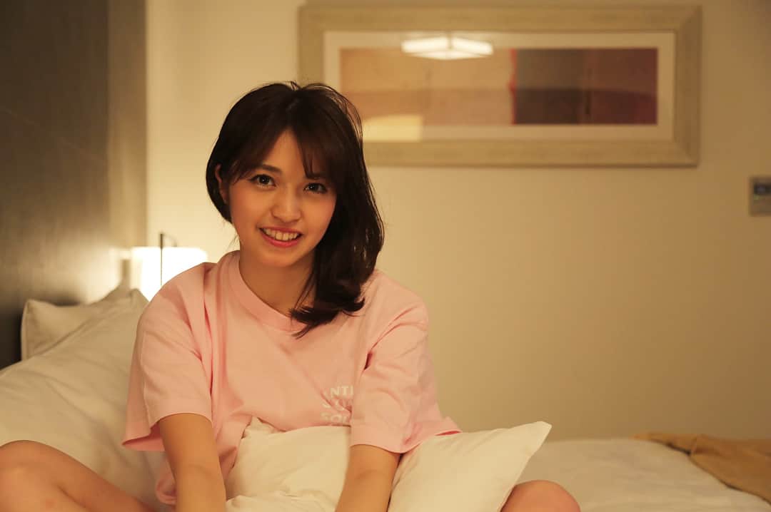のインスタグラム：「今日も部屋着シリーズ❣️ 明日は休日やなぁ。 皆さんは何するん？ goodnight🌙 #antisocialsocialclub #tshirt #部屋着#miyu#fashion#model#artist#癒し#くつろぎ#D12#DDay#cherrsee」