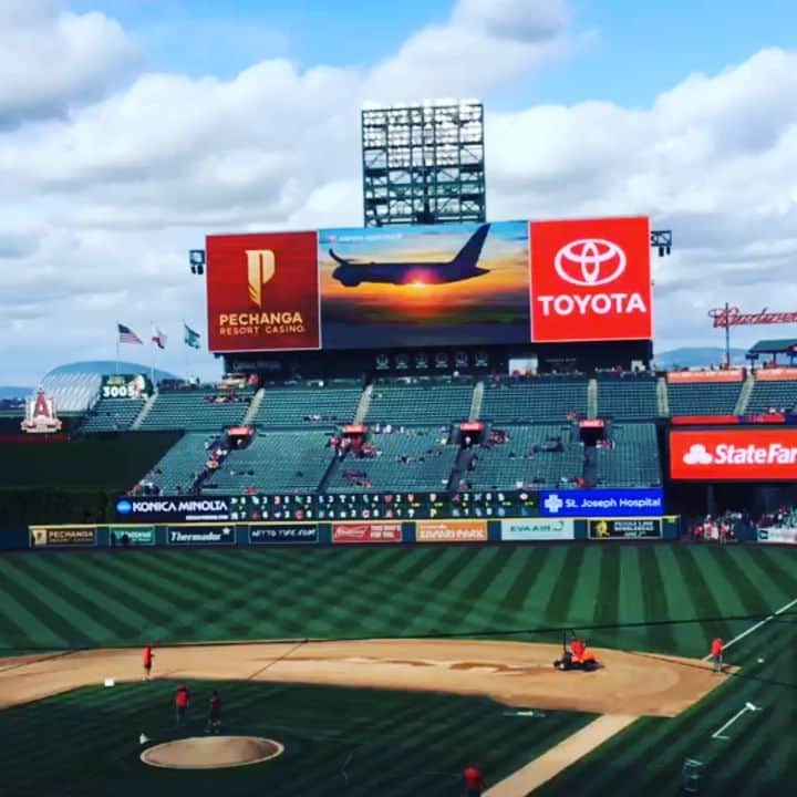 池田香織のインスタグラム：「高校の同級生が見つけて送ってくれました🙋 #angelstadium #１日一回」