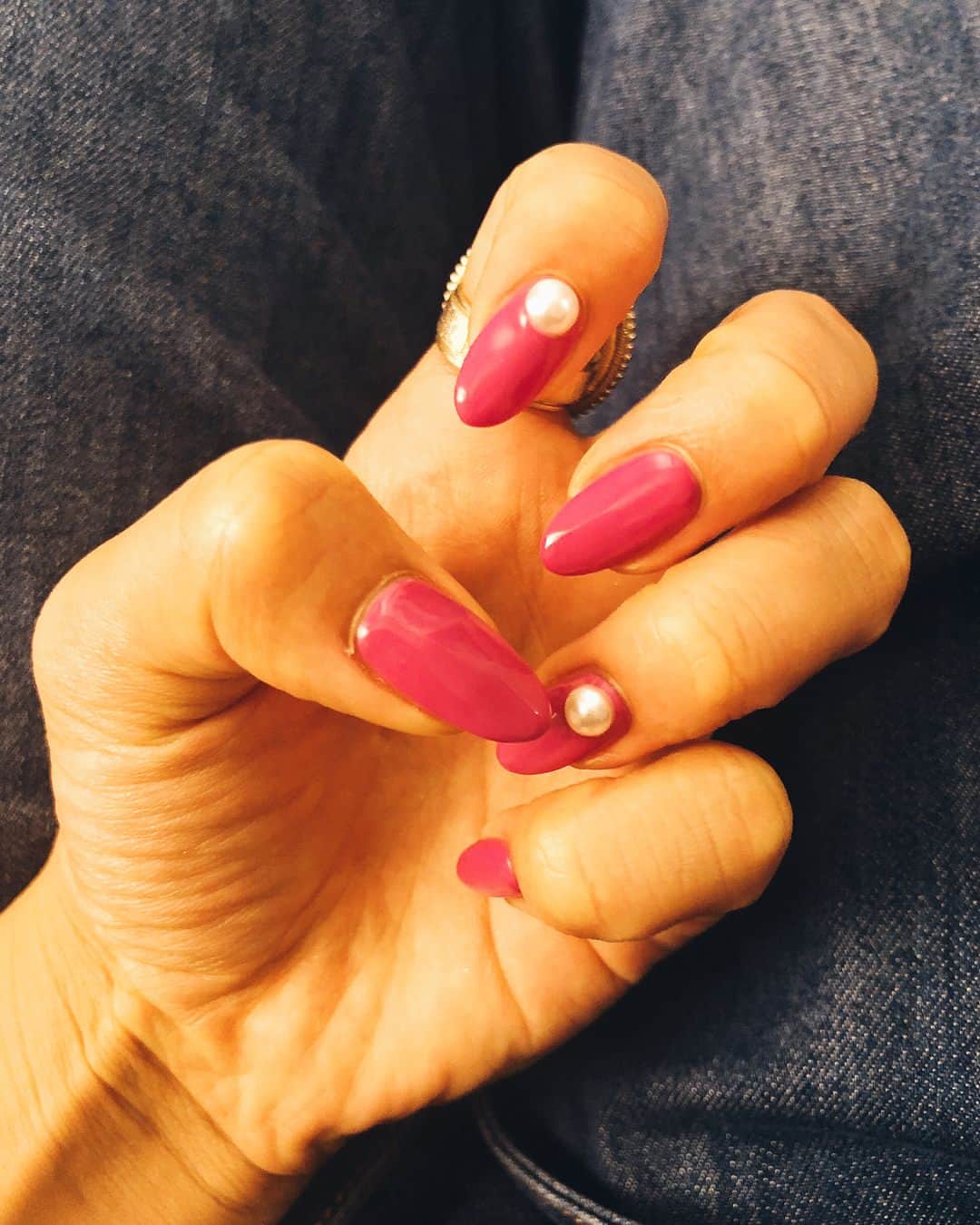 谷まりあさんのインスタグラム写真 - (谷まりあInstagram)「New nail はピンクにパールを二本の指に置いたよん😘😘 イメージモデルしているNail Mixさんでネイルしてきたの！ぜひ、行ってみてね💛 #nailmix #marimarinail」5月13日 20時26分 - mariaaaa728