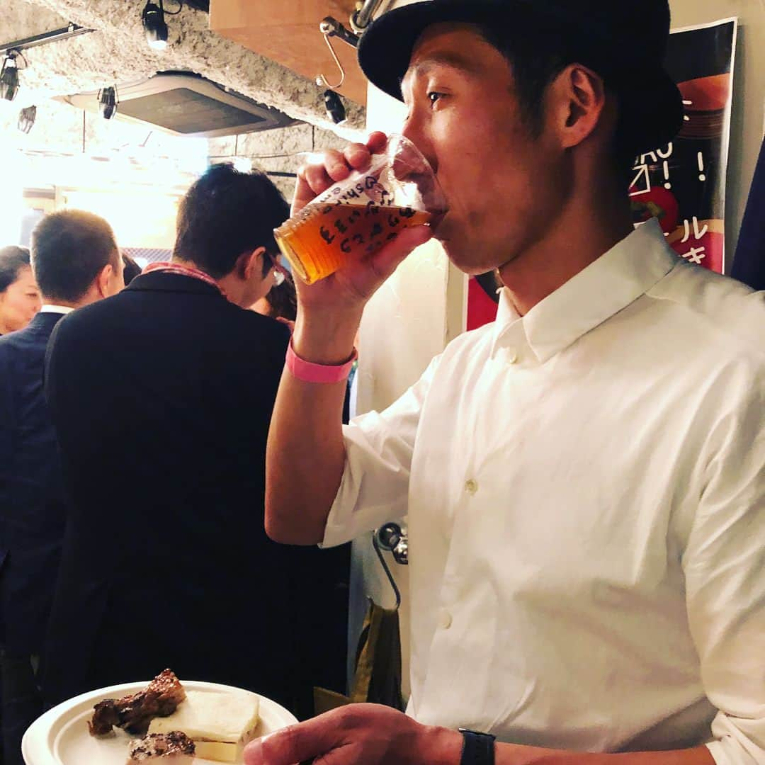 FAR YEAST BREWINGさんのインスタグラム写真 - (FAR YEAST BREWINGInstagram)「2018.05.13 . 本日は我らが代表 山田司朗 @y46 のおめでたいパーティ💑💘㊗️ . 乾杯はもちろんFar Yeastのビールで🍻 . お祝いに駆けつけていただいた皆さま、ありがとうございます!! . . 🍺 KAGUA Rouge 🍺 KAGUA Blanc 🍺 KAGUA Saison 🍺 東京IPA . . #faryeast #faryeastbrewing #ファーイースト #ファーイーストブルーイング #山梨 #小菅村 #源流醸造所 #クラフトビール #craftbeer #craftbeerlover #craftbeerporn #ビール #beer #instabeer #日めくりカレンダー #毎日更新 #しろうさん #結婚 #おめでとう #ウェディング #パーティ #wedding #factory #faryeastcraftbeerandbao #bao #渋谷 #shibuya」5月13日 20時36分 - faryeastbrewing