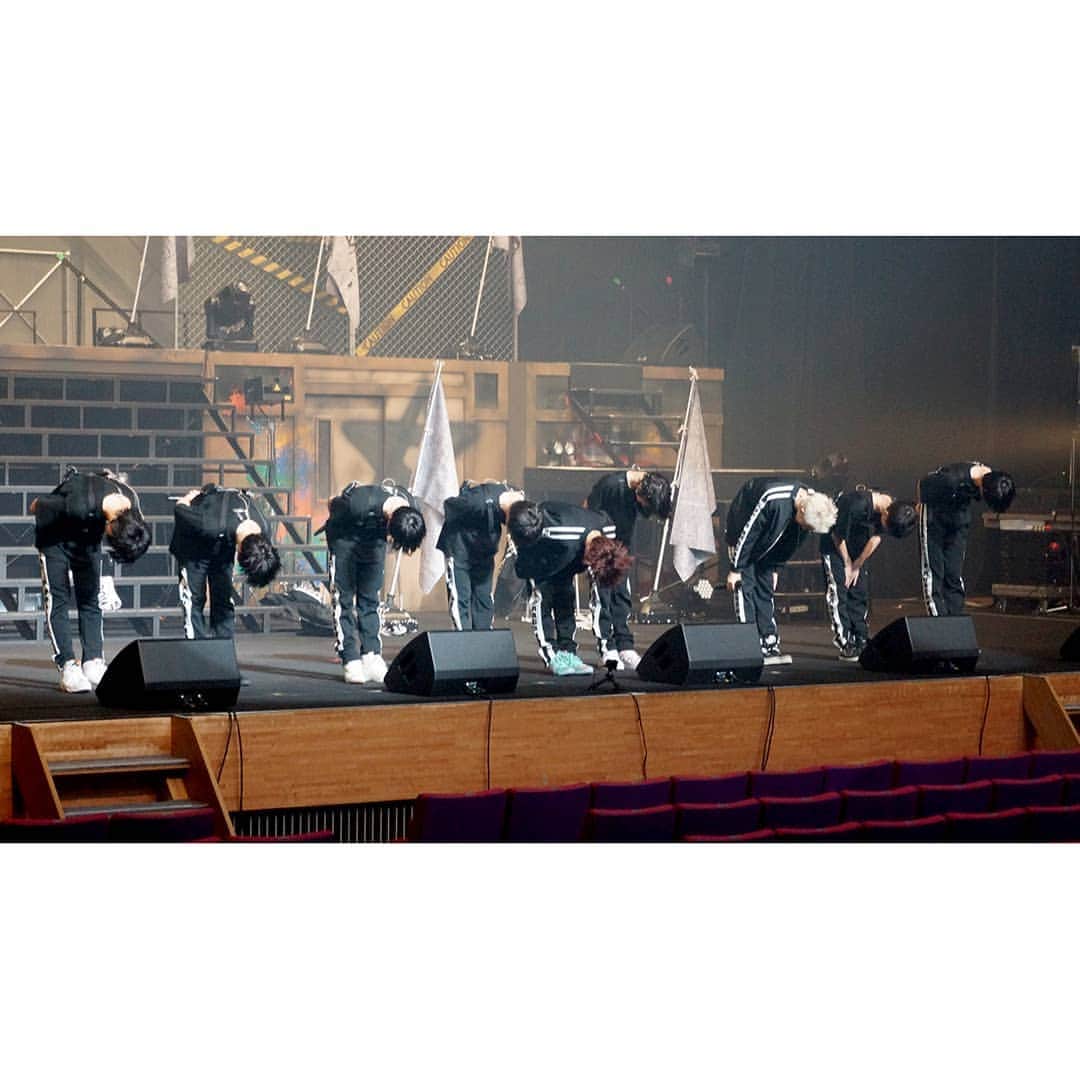M-ON! MUSIC｜エムオンミュージックのインスタグラム：「リハーサル その9\(•ㅂ•)/ というわけで。 ここからは本番をお楽しみに♪ (またひょこっと戻ってきまーす)  #玲於 #毅 #ジャン #颯 #壮吾 #洸希 #彪馬 #和哉 #楽 #SUPERDRAGON #スパドラ #EBiDAN #MMリアルタイムレポ #リアルタイムレポート #monmusic #エムオンミュージック #密着レポート #HAZARDSCHOOL0 #SUPERDRAGON6thONEMANLIVETOUR  @tsuyojean_official」