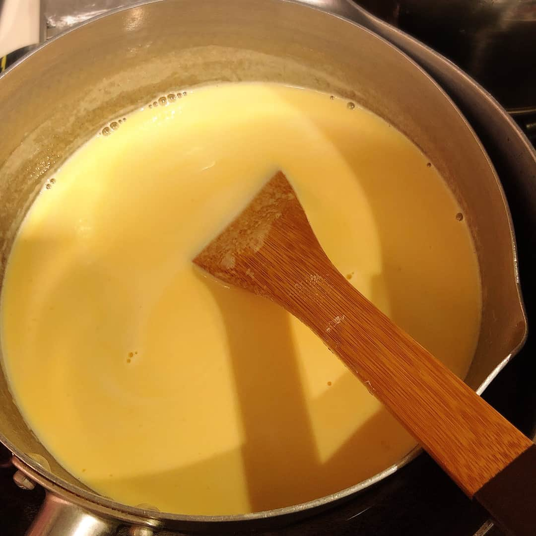 沖田杏梨さんのインスタグラム写真 - (沖田杏梨Instagram)「I've made less sugar and butter custard cream. The recipe from gramma👵🏻 おばーさんから教わったレシピで甘さとバター控えめカスタード作りましたよー💛 #custard #custardcream #lesssugar #lessbutter #anriokita #handmade」5月13日 17時43分 - anri_okita