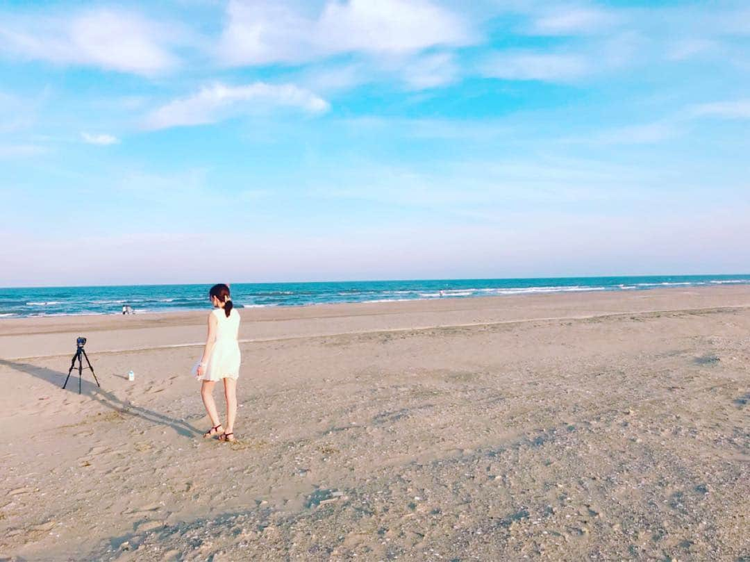 井上あみなさんのインスタグラム写真 - (井上あみなInstagram)「こないだ結婚式のムービー撮影してきたよ💓 * * もう結婚式まであと4日！ オープニングムービーもプロフィールムービーも余興もエンディングムービーも全部自分で作るからバタバタです😭😭😭 * * 頑張ります😭😭😭 * * #九十九里浜 #白里海岸  #結婚式 #エンディングムービー  #海 #千葉県」5月13日 19時15分 - amina_inoue0702