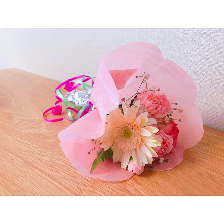 hirokoのインスタグラム：「Thankyou‥💐 #thankful #忘れん坊 #ママ #ですが #頑張りまーす #🙋‍♀️ #✨ #皆さんも #日々 #本当に #お疲れさまです #😌 #🍵 #Happy #Mother'sDay #✌︎ #❤️」