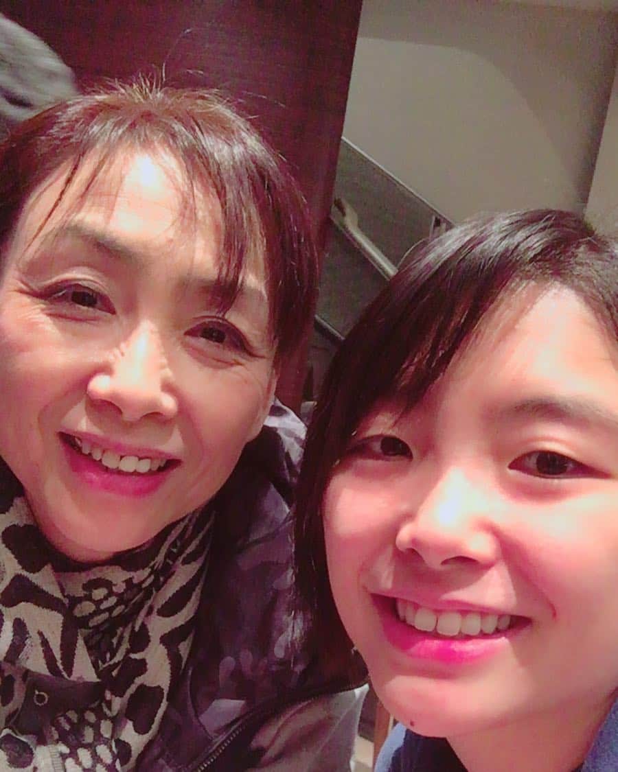 篠谷菜留のインスタグラム：「👩❤️ . . 働き者で頑張り屋のお母さん😊 お母さんの子供になれて ほんとに良かったと思う☺️💕 これからも友達みたいな親子でいたい❣️❣️ . #母の日#お母さん大好き #これからもよろしくね」