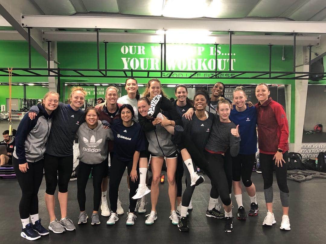 キンバリー・ヒルのインスタグラム：「First workout in and ready to dive headfirst into VNL! #teamadidas」