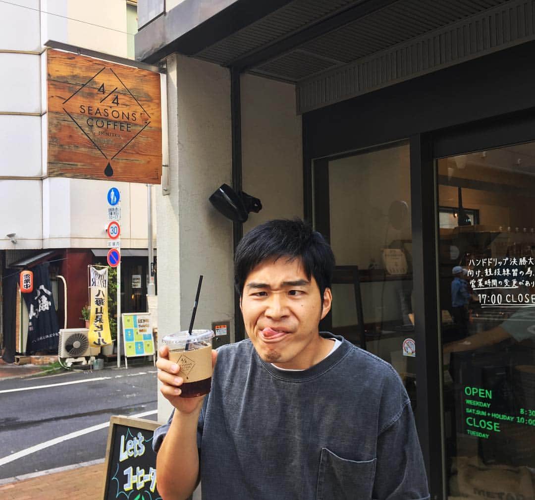 石井輝明さんのインスタグラム写真 - (石井輝明Instagram)「インスタの更新を楽しみにしてくれていて、カフェブログも読んでくれているらしい。  顔。  #カフェ #コーヒー #ジャルジャル後藤さん #顔 #ええとこ連れてかれへんで」5月14日 15時59分 - comandanteishii