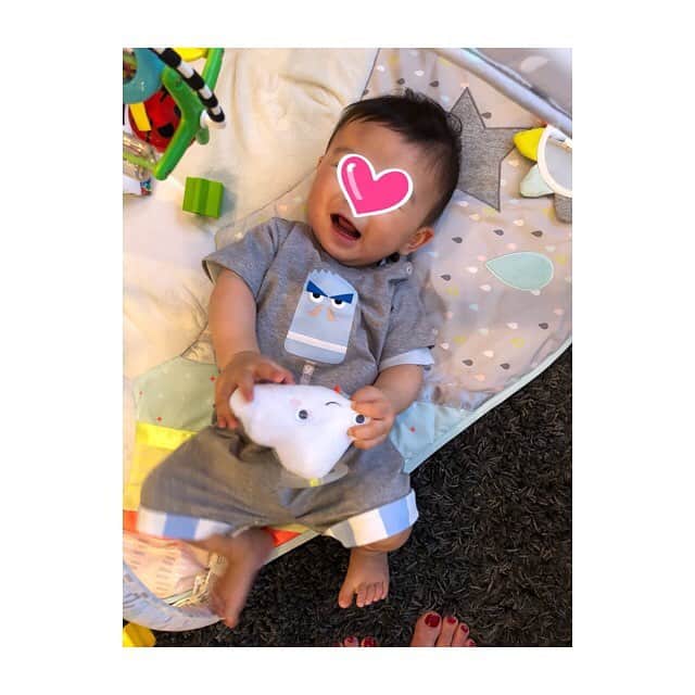 のインスタグラム：「この笑顔が最高の贈り物☺️💐 #ちょっと遅れてしまったけど #happymothersday  #母の日 #生後6ヶ月  #babyboy」