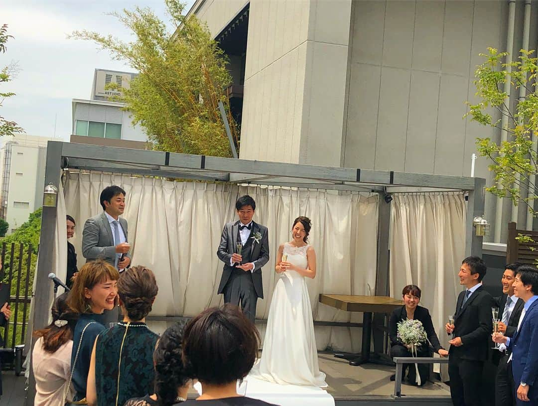 本田麻里絵さんのインスタグラム写真 - (本田麻里絵Instagram)「ちゃーちゃんの披露宴💕my sisters wedding party^^ 10年前に家族で大学合格祝いで来た青山Casitaで(　♡ω♡)♫ ちゃーちゃんらしい素敵な式だった⭐️ お疲れ様でした❣️#結婚式 #結婚式ヘアアレンジ #ブライダルヘア #レストランウェディング #casita #披露宴 #결혼식 #브라이덜파티 #wedding」5月14日 11時57分 - mariennu.bkk