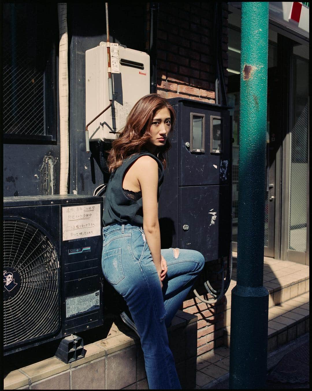 白雪のインスタグラム：「🦉 Photo : @kageakis  H&M : @kenichi_futagami  #pentax67 #filmphotography #film」
