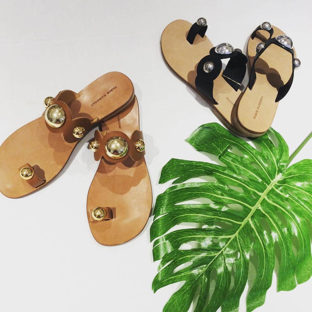 のインスタグラム：「* 晴れたらサンダル * #fabiorusconi#ファビオルスコーニ#sandal#サンダル#madeinitaly#italy#leather#レザー#superiorcloset#daikanyama#代官山#tokyo#東京#japan#japon#日本#womensfashion#fashion#ファッション#elegant#casual#lady#girl#セレクトショップ#hello#monday」