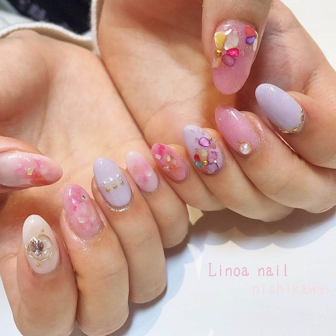 unopulir_kyobashi_officialのインスタグラム：「～Linoa Nail京橋店～ クリア感のある春らしいネイル♪ 人気のシェルストーンもワイヤーネイルも入れ込んだネイル♡  ヘアー同時にもできます💇✨ 担当:西川友惟 🌟ネイルデザインは @linoanail.kyoubashi をご覧下さい♪ ・ ・  #パラジェル認定サロン#パラジェルインストラクター#unopulir#ウノプリール#大阪美容室#大阪ネイル#京橋#京橋ネイル#パラジェル#paragel#爪を削らない#爪に優しいジェル#ネイル#nail#シンプルネイル#大人ネイル#ナチュラルネイル#クリアネイル#美容#リノアネイル#linoanail#ivyjoure#ちぐはぐネイル#」