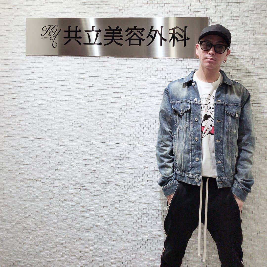 のインスタグラム：「DEEPのRYOさんが渋谷院へご来院くださいました😎🔥 ・ 今回も『お肌ケア』を受けられました⭐️ ・ 男女問わず受けていただける施術、豊富にご用意致しております👫✨ ・ 《キャンペーン実施中》ですので、ホームページなどでもチェックしてみてくださいね☝️😃 ・ 紫外線も強くなり、汗かく季節になると、様々なお肌トラブルも起こりやすくなりますので、ご注意ください⚠️ ・ お悩み、ご予約、お気軽にお問い合わせくださいませ☎️ ・ 当日予約も承っております✨ ・ 【渋谷院】 ☎︎0120-340-428 ・ #共立美容外科 #共立美容歯科 #共立美容皮膚科 #美容 #クリニック #渋谷 #shibuya #kyoritsubiyo #cosmeticsurgery #plusticsurgery #beauty #clinic #芸能人御用達 #歌手 #アーティスト #artist #LDH #DEEP #RYO #deepryo #美肌 #肌ケア #スキンケア #肌メンテナンス #美容」