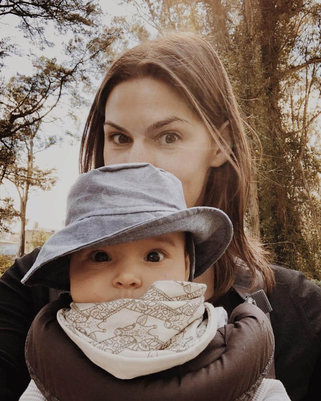 ケビン・シストロムのインスタグラム：「Happy Mother’s Day, @nicole! Freya, @dolly and I are lucky to have you in our lives 😘」