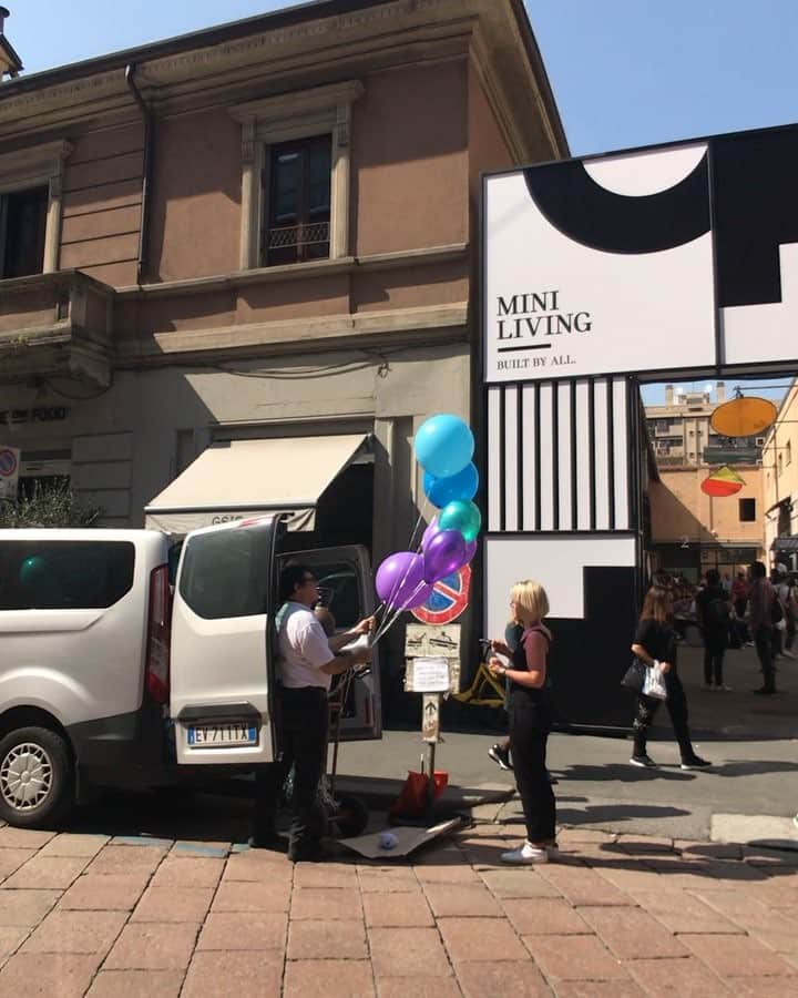 のインスタグラム：「In early 2019 @mini.living will be opening their first residential project in Shanghai.  Stay updated on 👉 @mini.living ❣️ #SaloneDelMobile18  #MINILiving  #BuiltByAll #Advertisement」