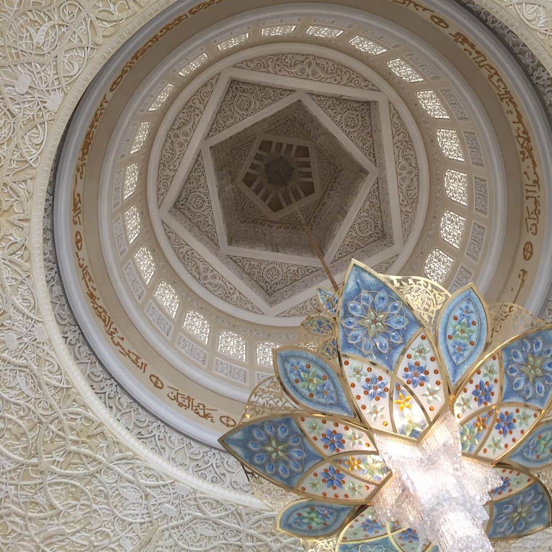 長屋なぎささんのインスタグラム写真 - (長屋なぎさInstagram)「📍Sheikh Zayed Grand Mosque . . . 行きたかった場所。 一つ一つ繊細で美しくて素晴らしかった。 _________________________________ #SheikhZayedGrandMosque #AbūDhabī#trip#travel#honeymoon #nagitabi」5月14日 19時22分 - nagisanagaya