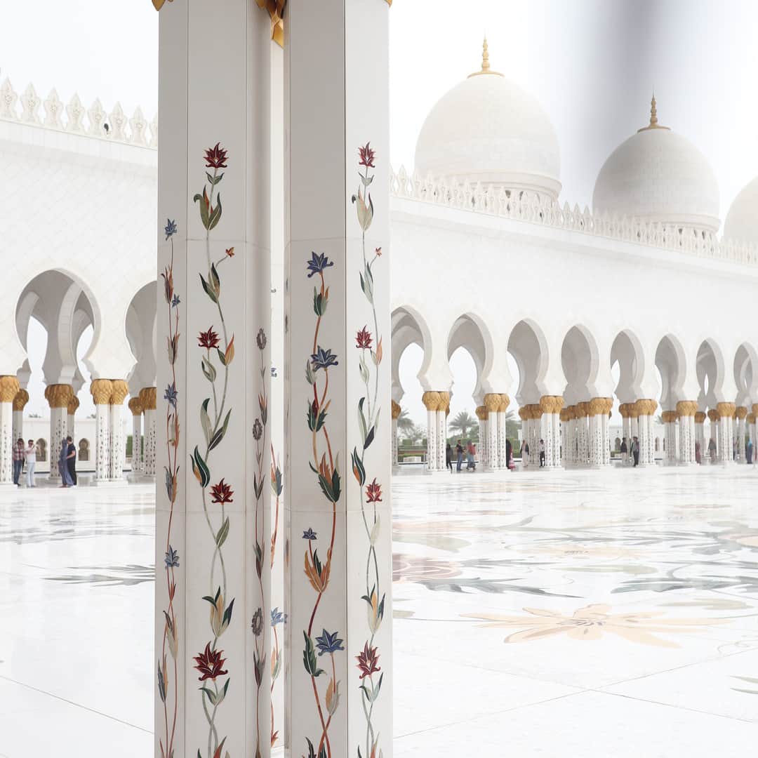 長屋なぎささんのインスタグラム写真 - (長屋なぎさInstagram)「📍Sheikh Zayed Grand Mosque . . . 行きたかった場所。 一つ一つ繊細で美しくて素晴らしかった。 _________________________________ #SheikhZayedGrandMosque #AbūDhabī#trip#travel#honeymoon #nagitabi」5月14日 19時22分 - nagisanagaya