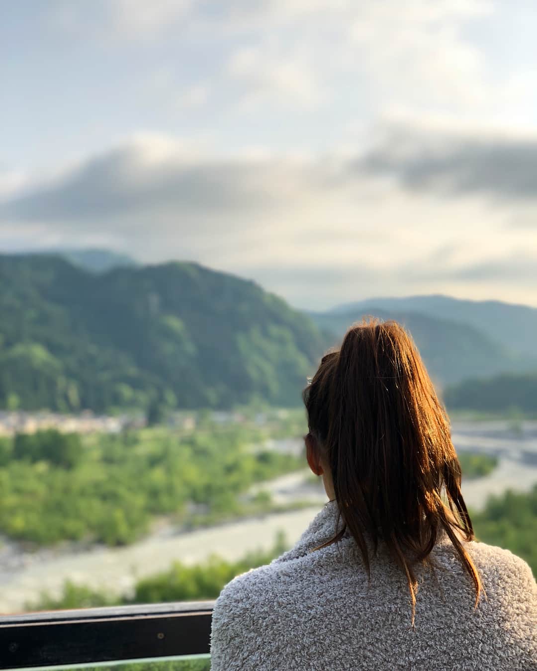 丹羽仁希さんのインスタグラム写真 - (丹羽仁希Instagram)「お仕事で富山県へ。 . 色々回りました。 カメレオンとも触れ合いました😳✨ 顔よ。笑」5月14日 20時20分 - __niki22
