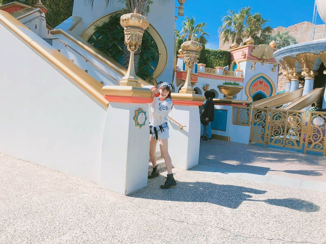 須田アンナさんのインスタグラム写真 - (須田アンナInstagram)「. 嬉しそうな顔😂💖🏰 リハをしてて『ヒマワリ』って いい歌だなぁと再確認🌻🌻🌻 #EG11 #LIVETOUR2018」5月14日 22時04分 - annastagram.official