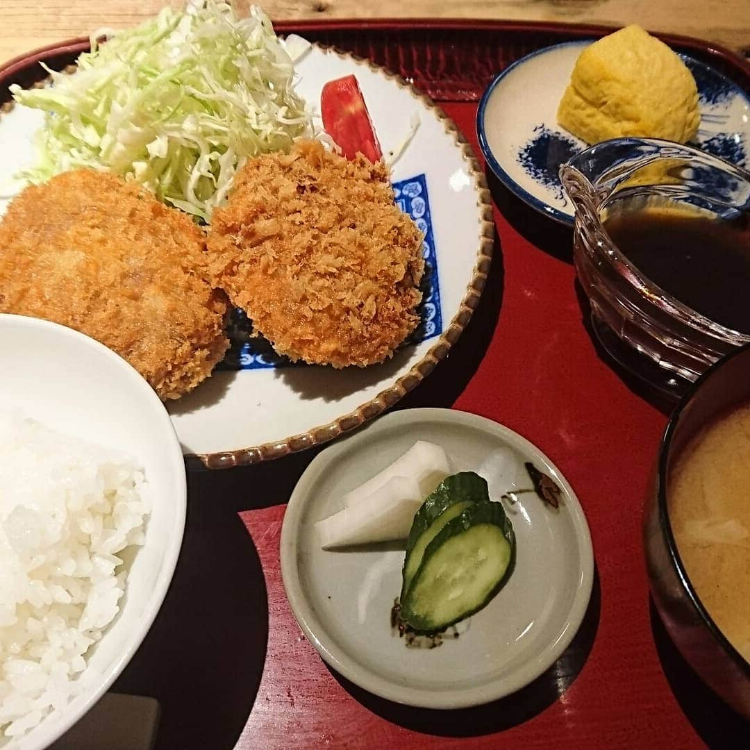 渡辺めぐみさんのインスタグラム写真 - (渡辺めぐみInstagram)「女子会ランチ☺ 恭子ちゃんと夕子ちゃんと、楽しい情報交換のランチタイムになりました⤴⤴⤴👍👍👍 ランチも、美味しい❕ みんな、健康の事には話が止まらない😄✌ それぞれが、色々な情報を持っているので、勉強になるなぁー😄😄😄 こう言うのが、大事なのですよね☺  また、宜しくお願いします🙇⤵ #高見恭子#穴井夕子#ランチ#女子会#和食#和食器#アンティーク#instagram#instagramlike#instagramlove #instagramgood#instagramjapan」5月15日 9時50分 - meguheart