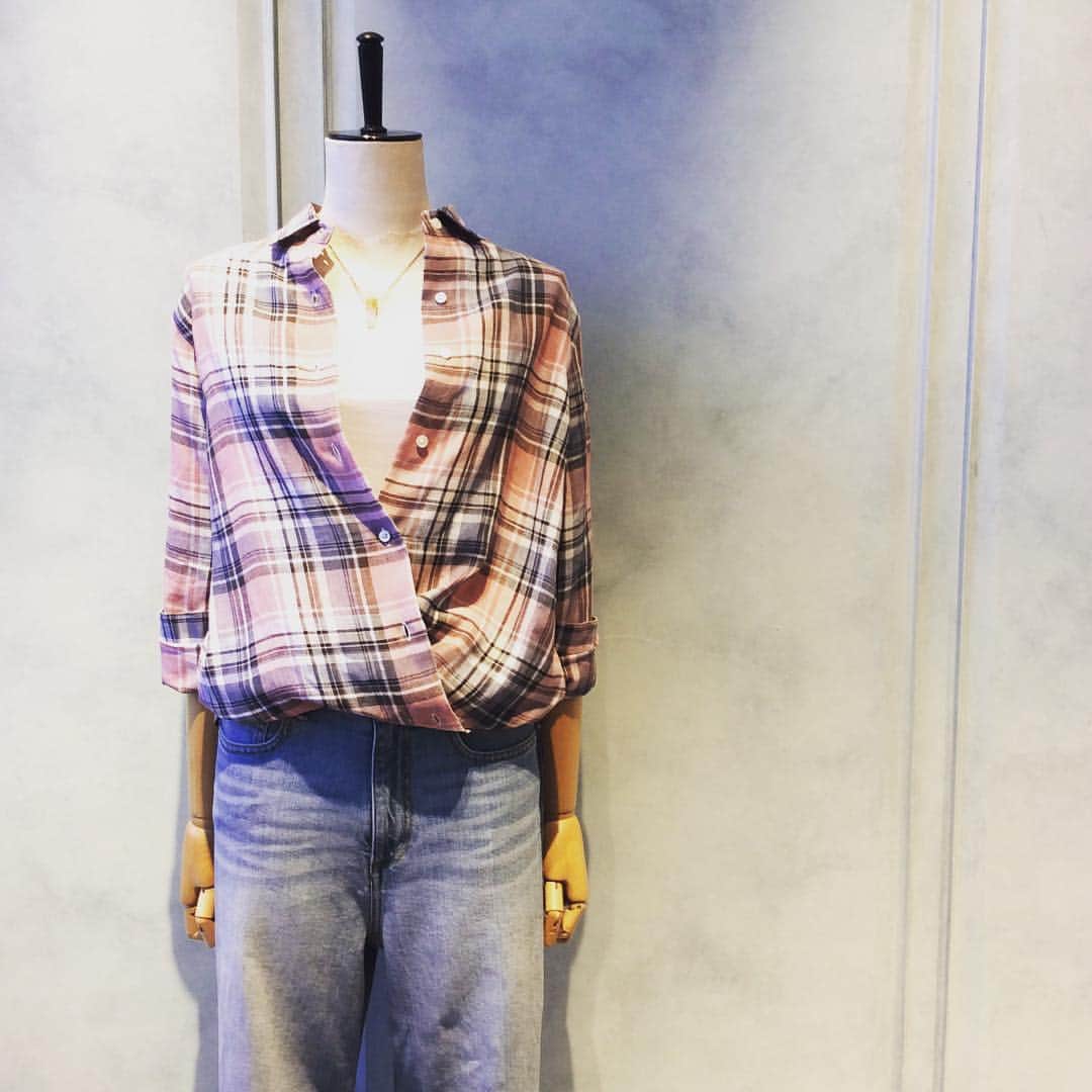 のインスタグラム：「* 優しいピンク * #shirt#シャツ#pink#ピンク#check#チェック#linen#リネン#麻#coordinate#outfit#ootd#superiorcloset#daikanyama#代官山#tokyo#東京#japan#japon#日本#womensfashion#fashion#ファッション#elegant#lady#casual#girl#セレクトショップ」